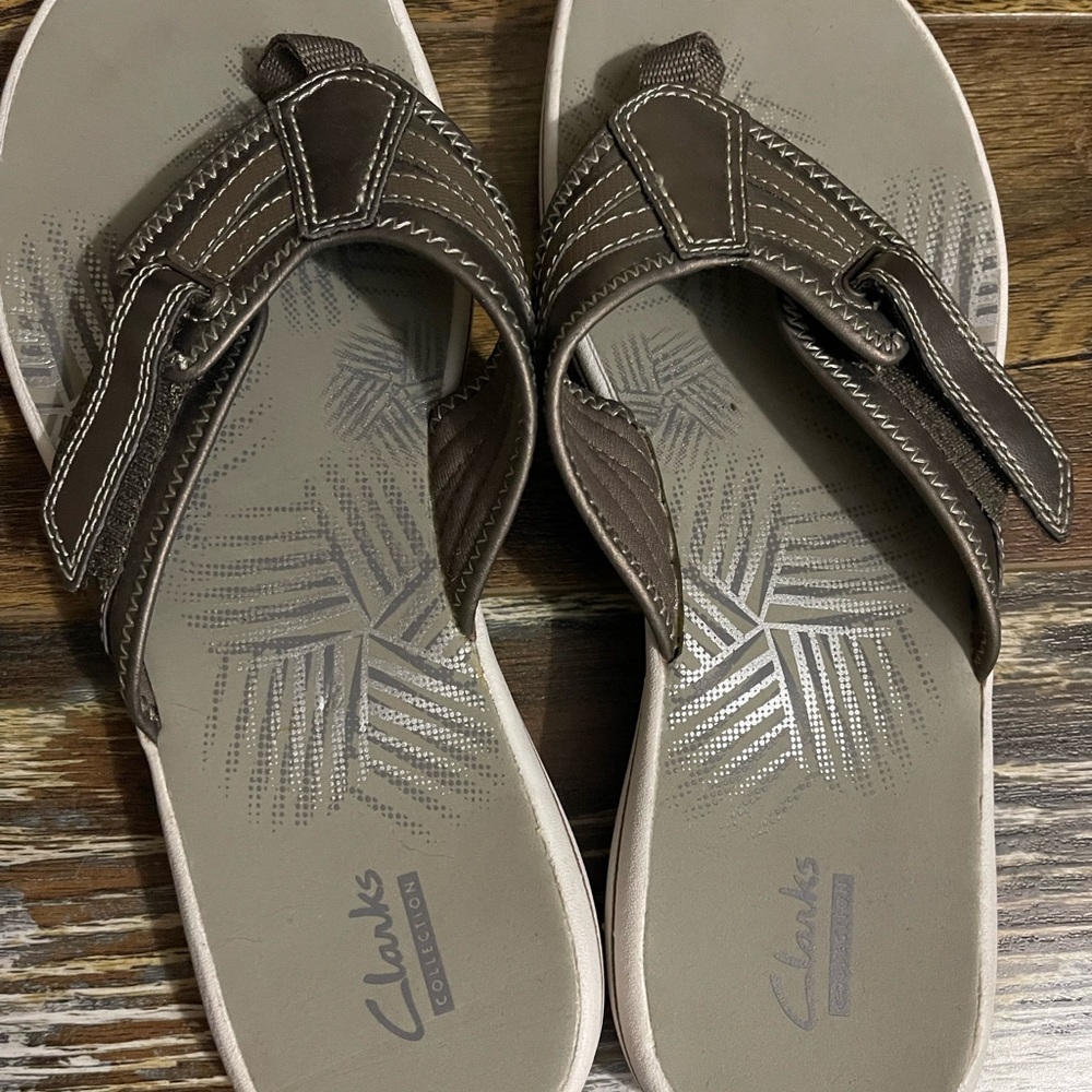 Like New Clarks Cloudstepper Sandal Size 10 - Picture 12 of 12